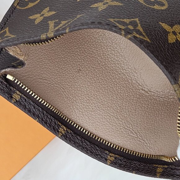 Louis Vuitton Monogram Toiletry Pouch 17 - Picture 15 of 17